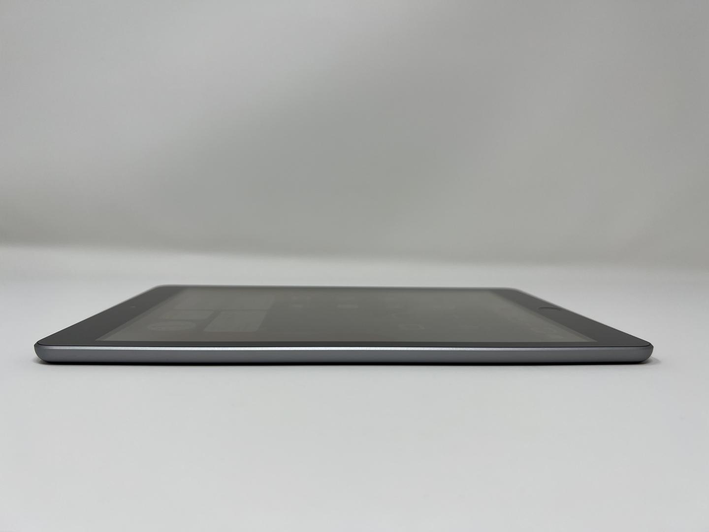 Apple iPad 6th Gen, color Gray
