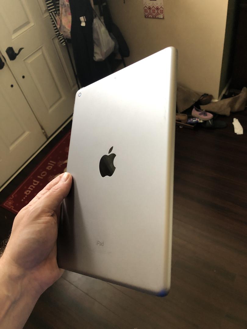 Apple iPad 6th Gen, color Gray