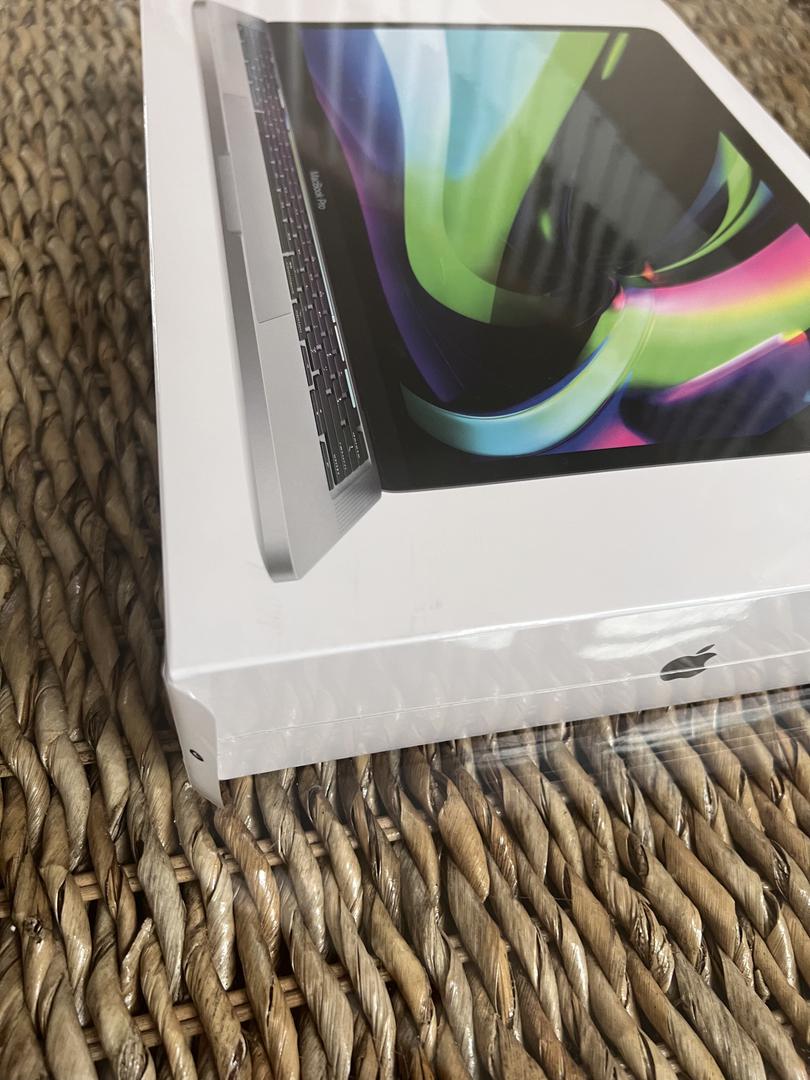 MacBook Pro 2022 - 13", color Gray