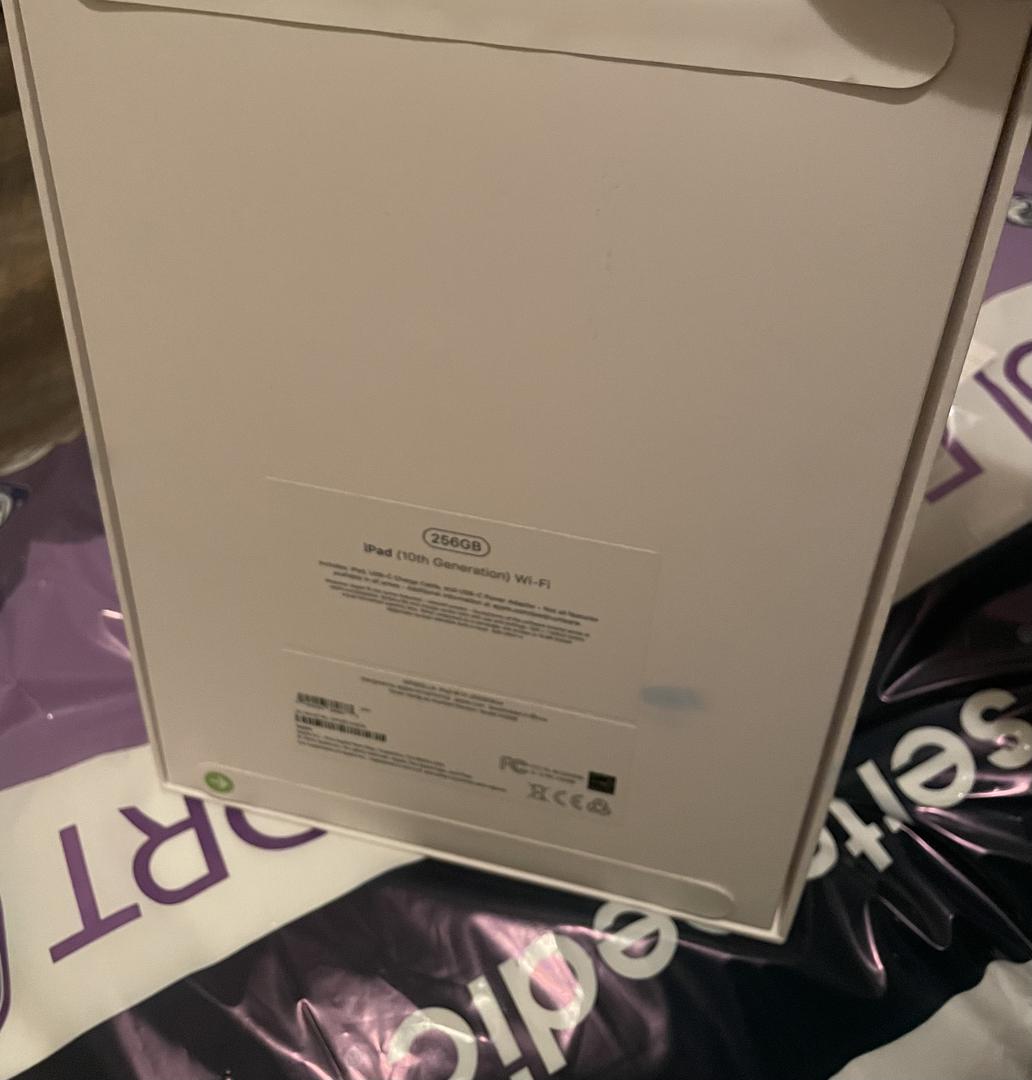 Apple iPad 10th Gen, color Blue