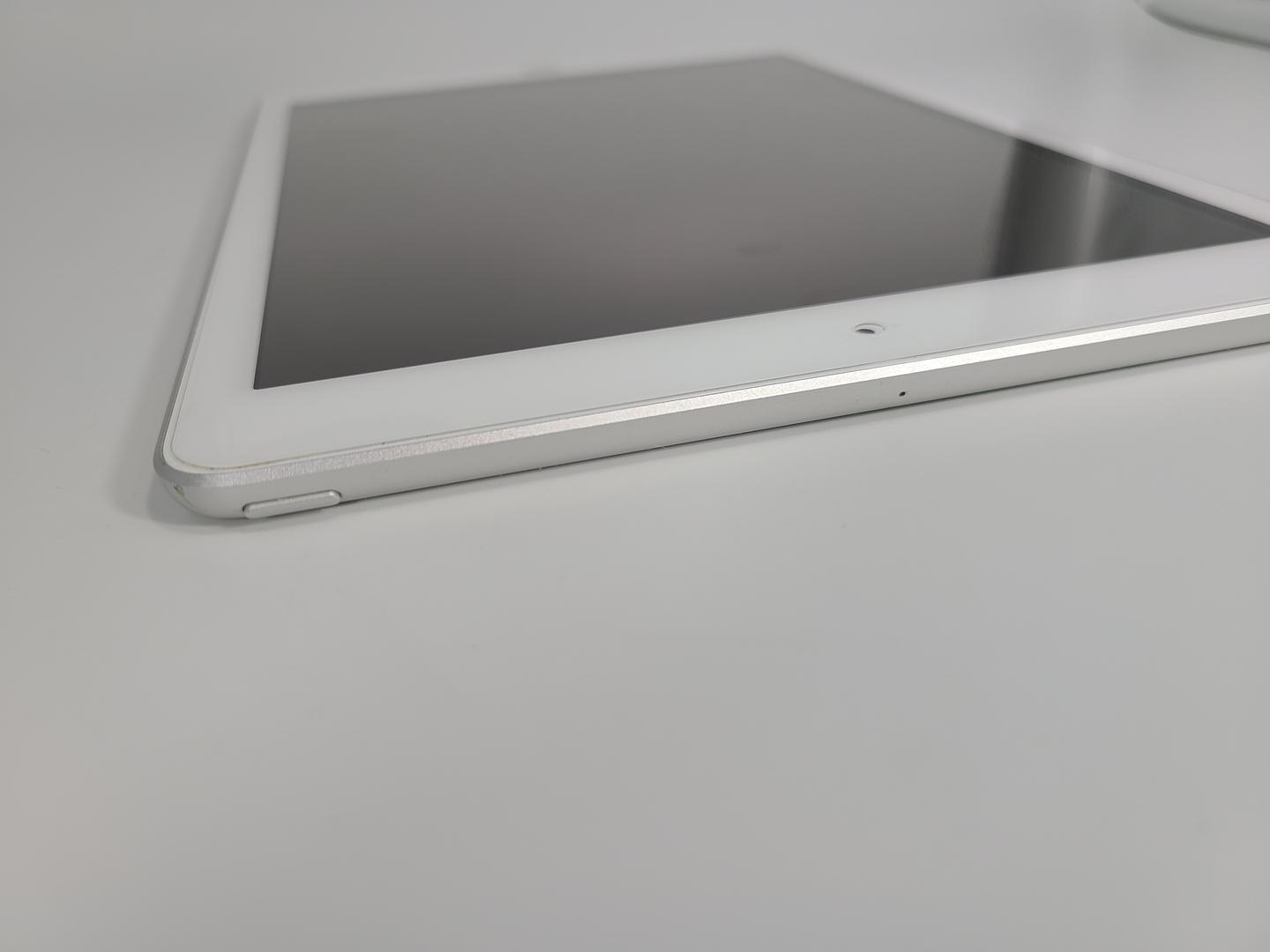 Apple iPad 5th Gen, color Silver