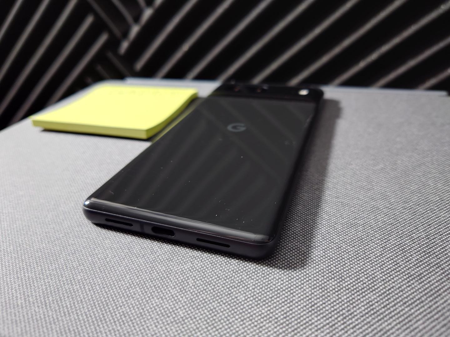 Google Pixel 7, color Obsidian