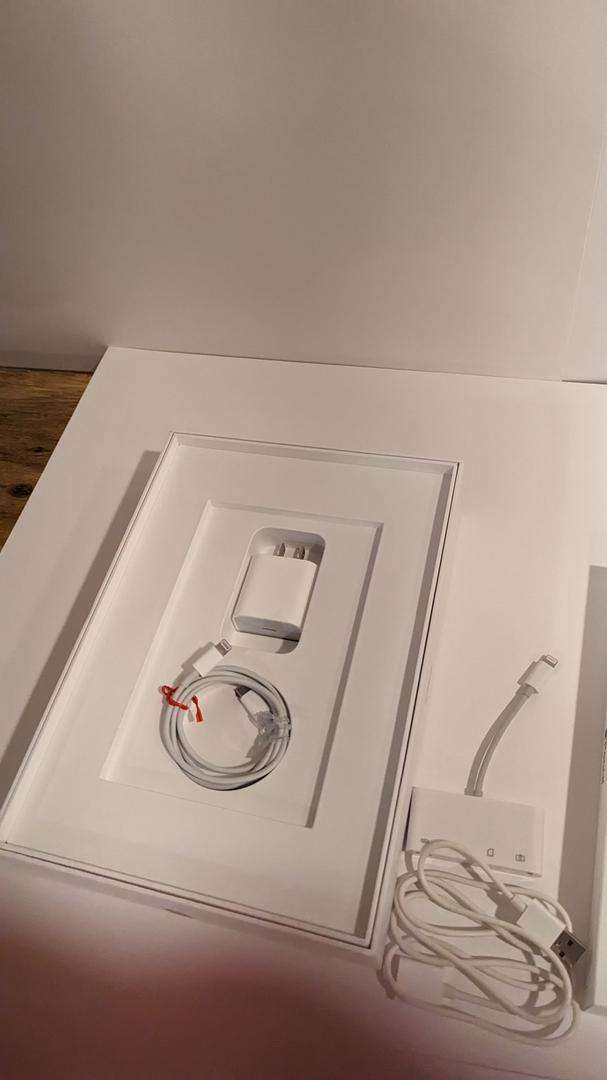 Apple iPad 8th Gen, color Gray