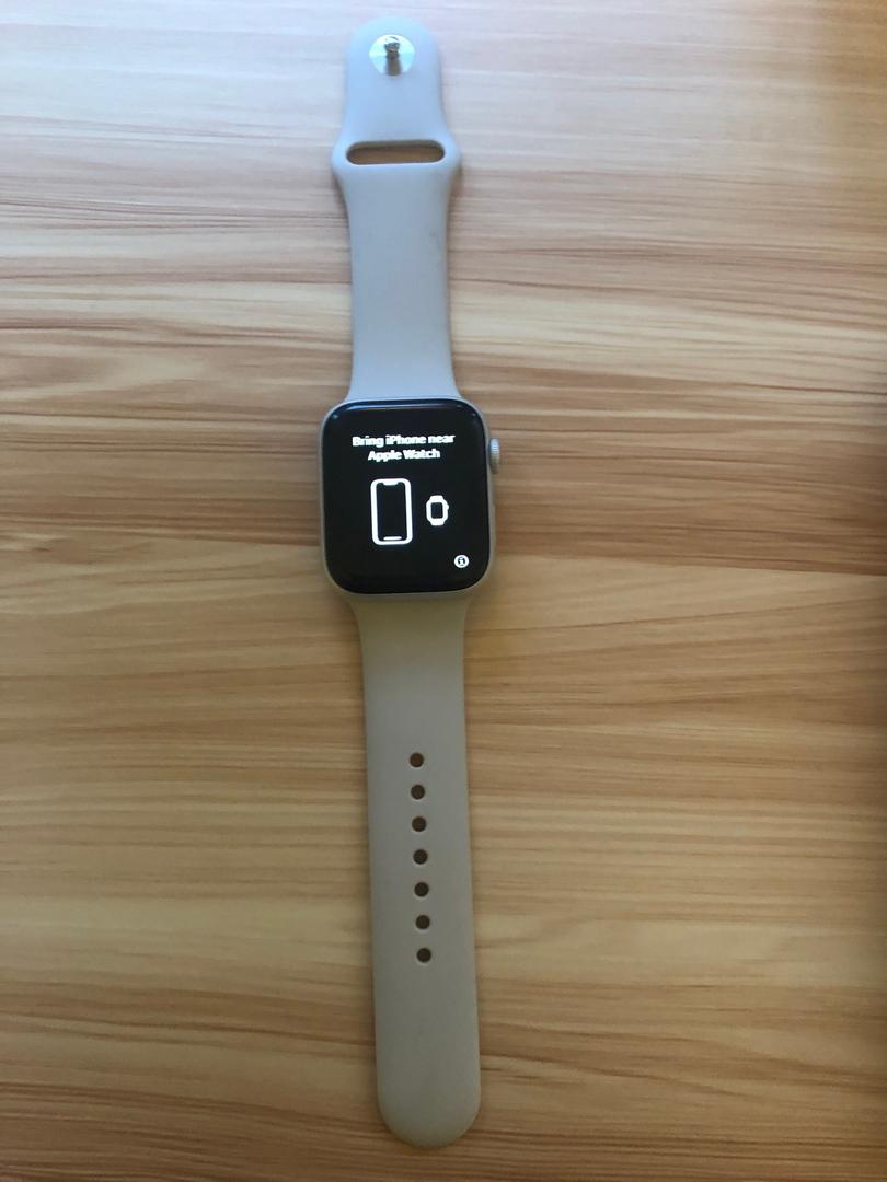 Apple Watch Series 4 44mm, color Silver
