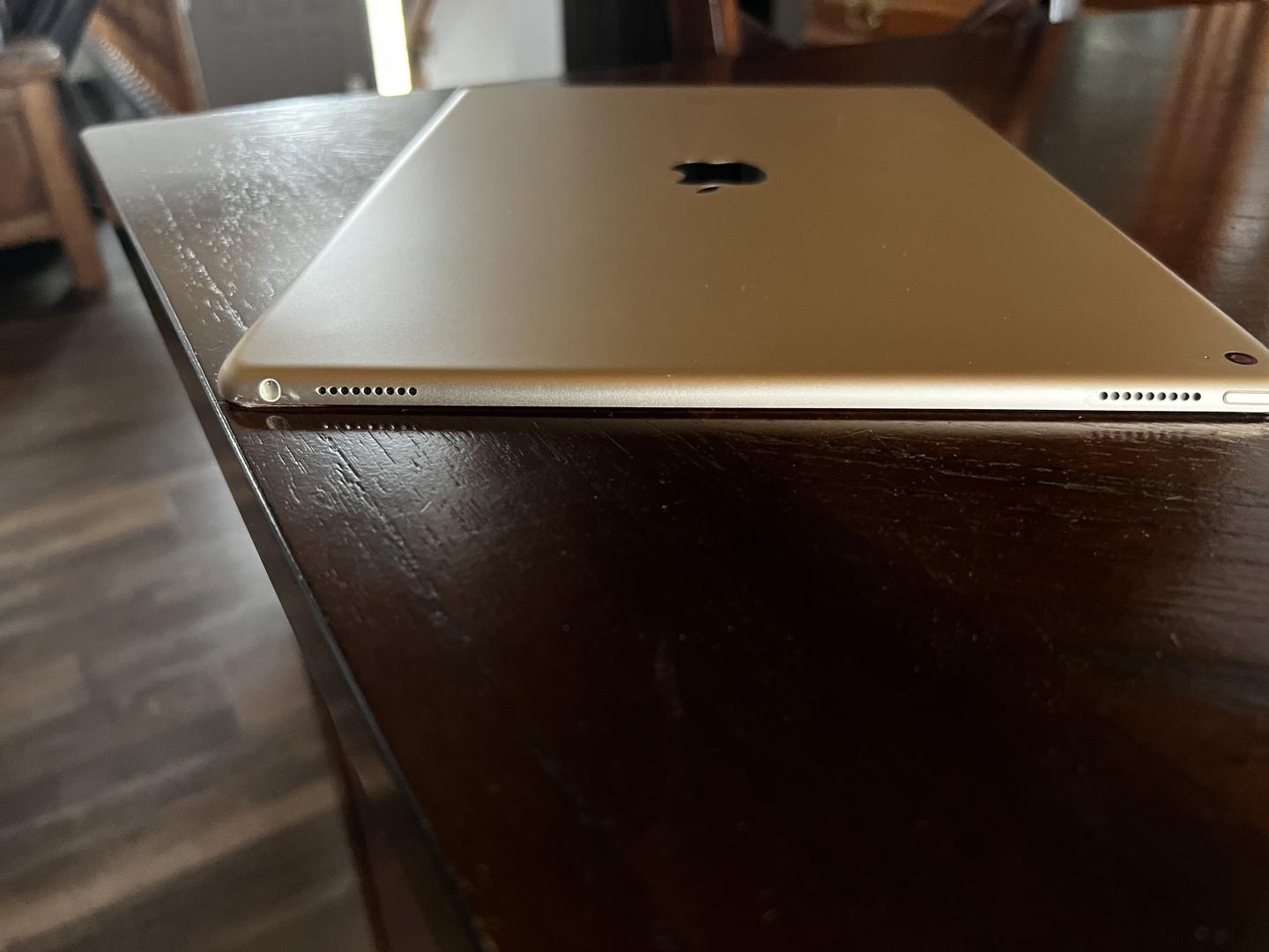 Apple iPad Pro 12.9" 1st Gen 2015, color Gold