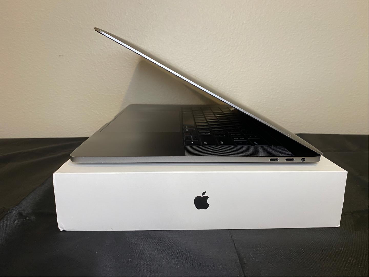 MacBook Pro 2018 (With Touch Bar) - 15", color Gray