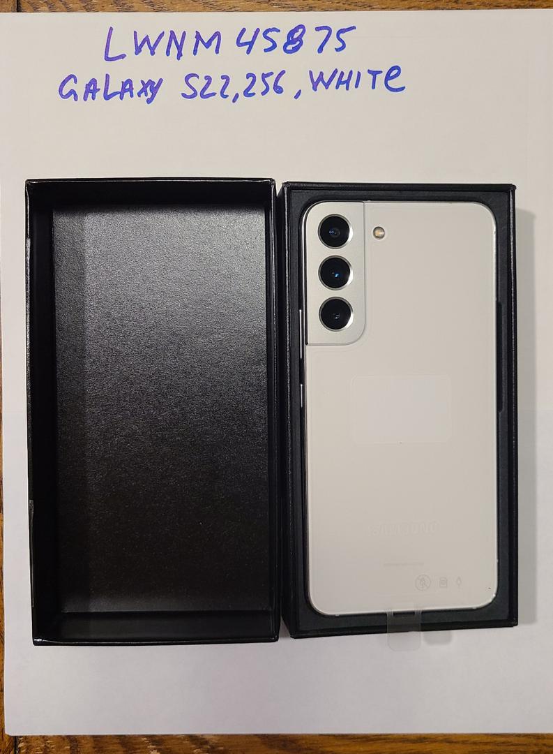 Samsung Galaxy S22, color White