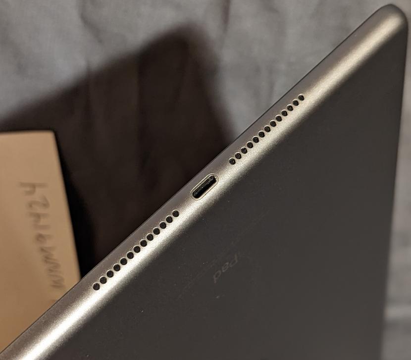 Apple iPad 6th Gen, color Gray