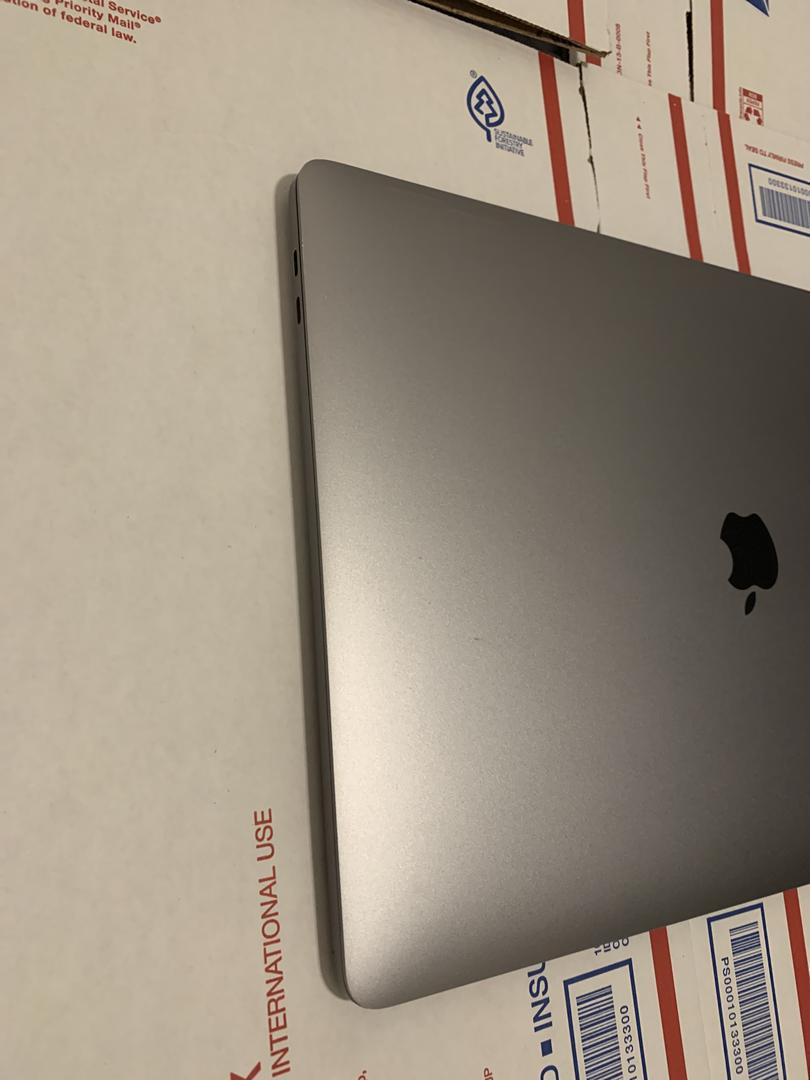 MacBook Pro 2017 (With Touch Bar) - 15", color Gray