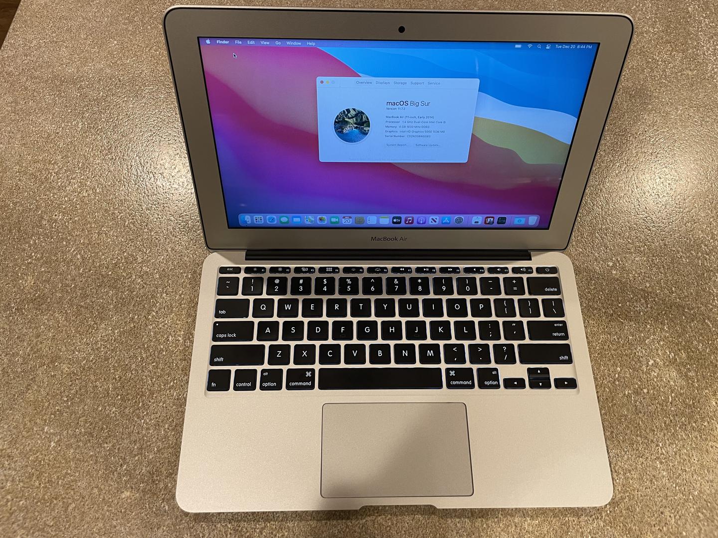 MacBook Air 2014 - 11", color Silver