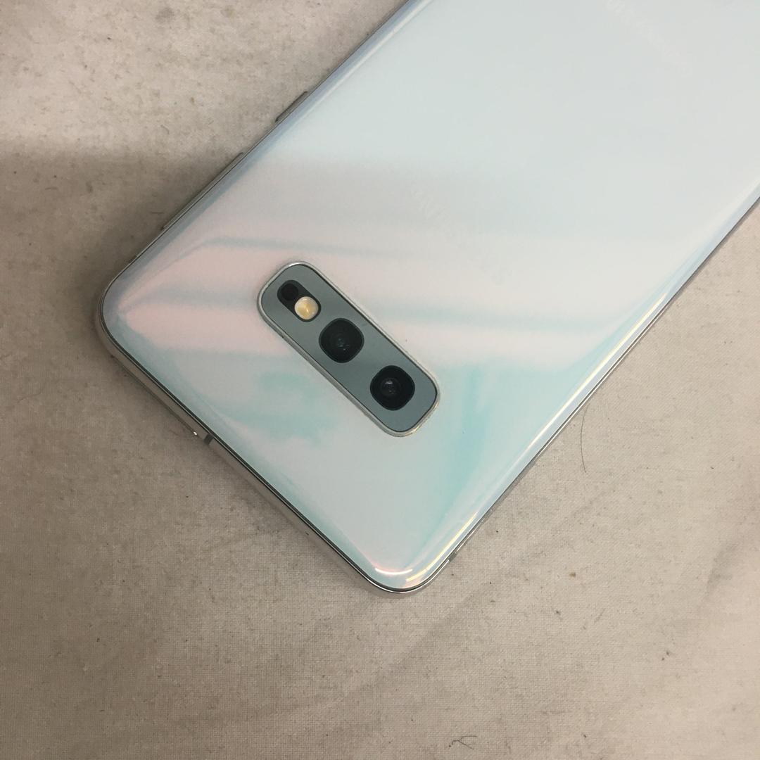 Samsung Galaxy S10e, color White