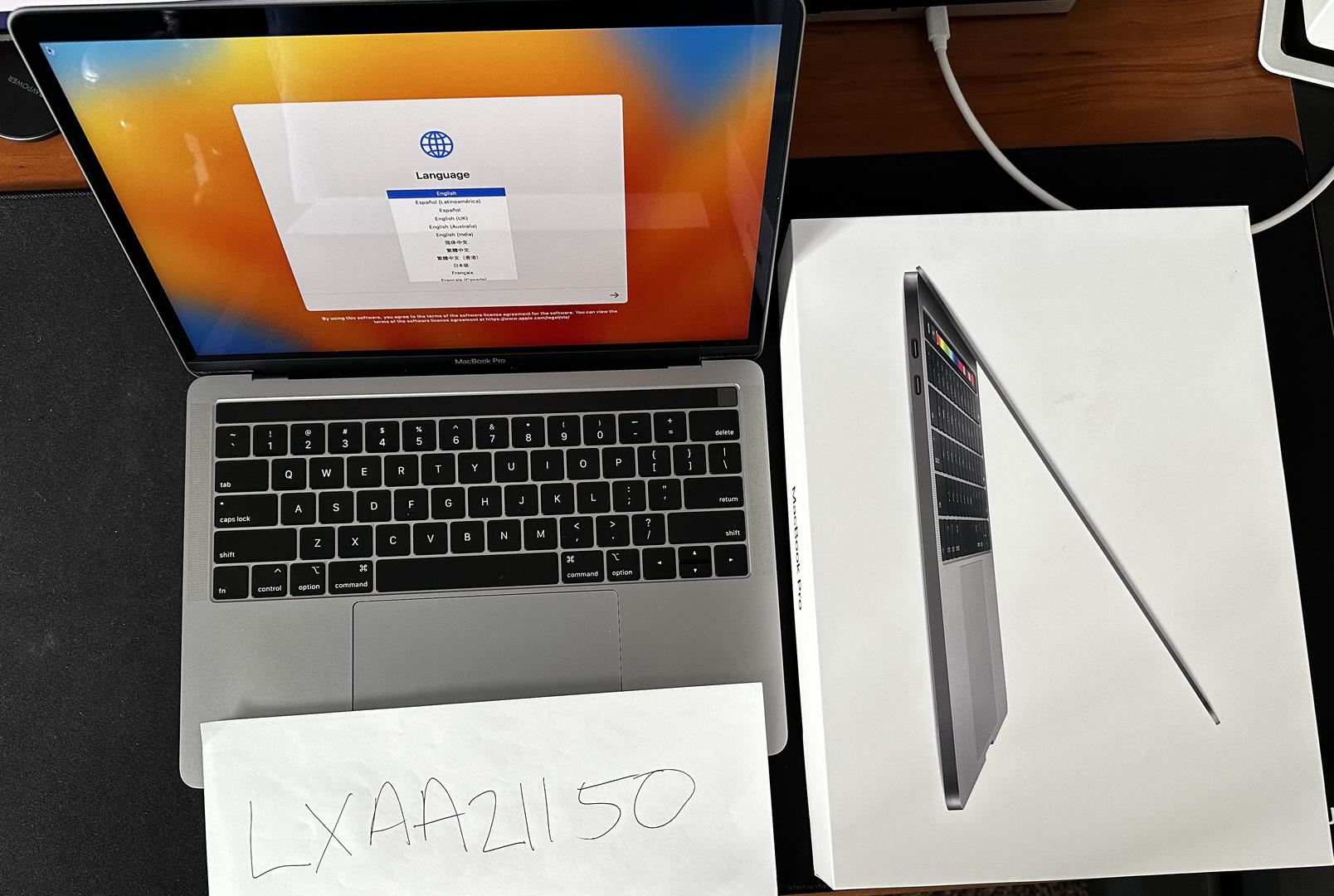 MacBook Pro 2019 - 13", color Gray