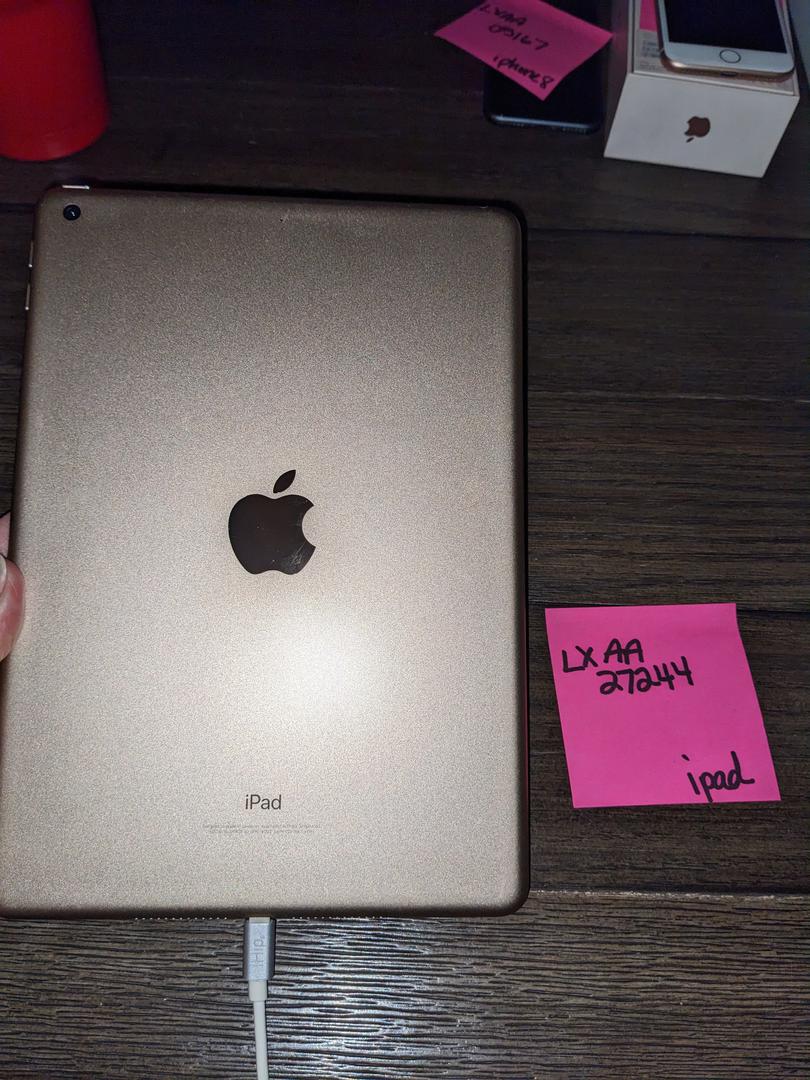 Apple iPad 5th Gen, color Gold