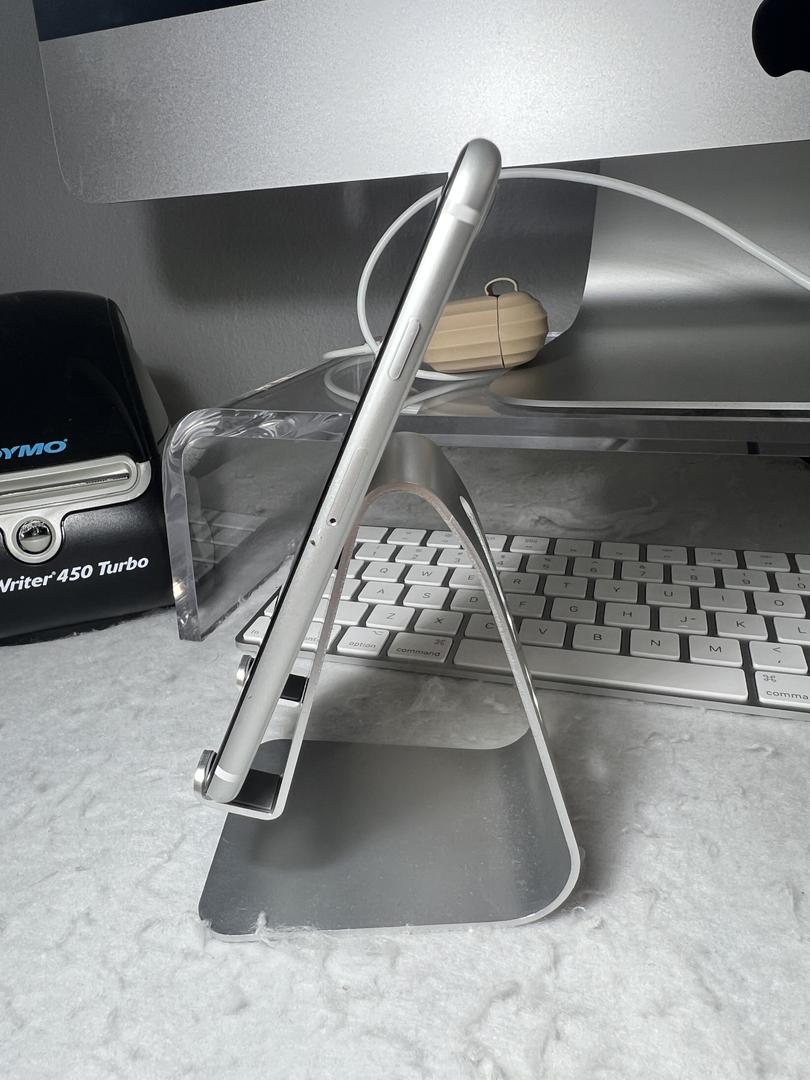 Apple iPhone SE 2nd Gen 2020, color White