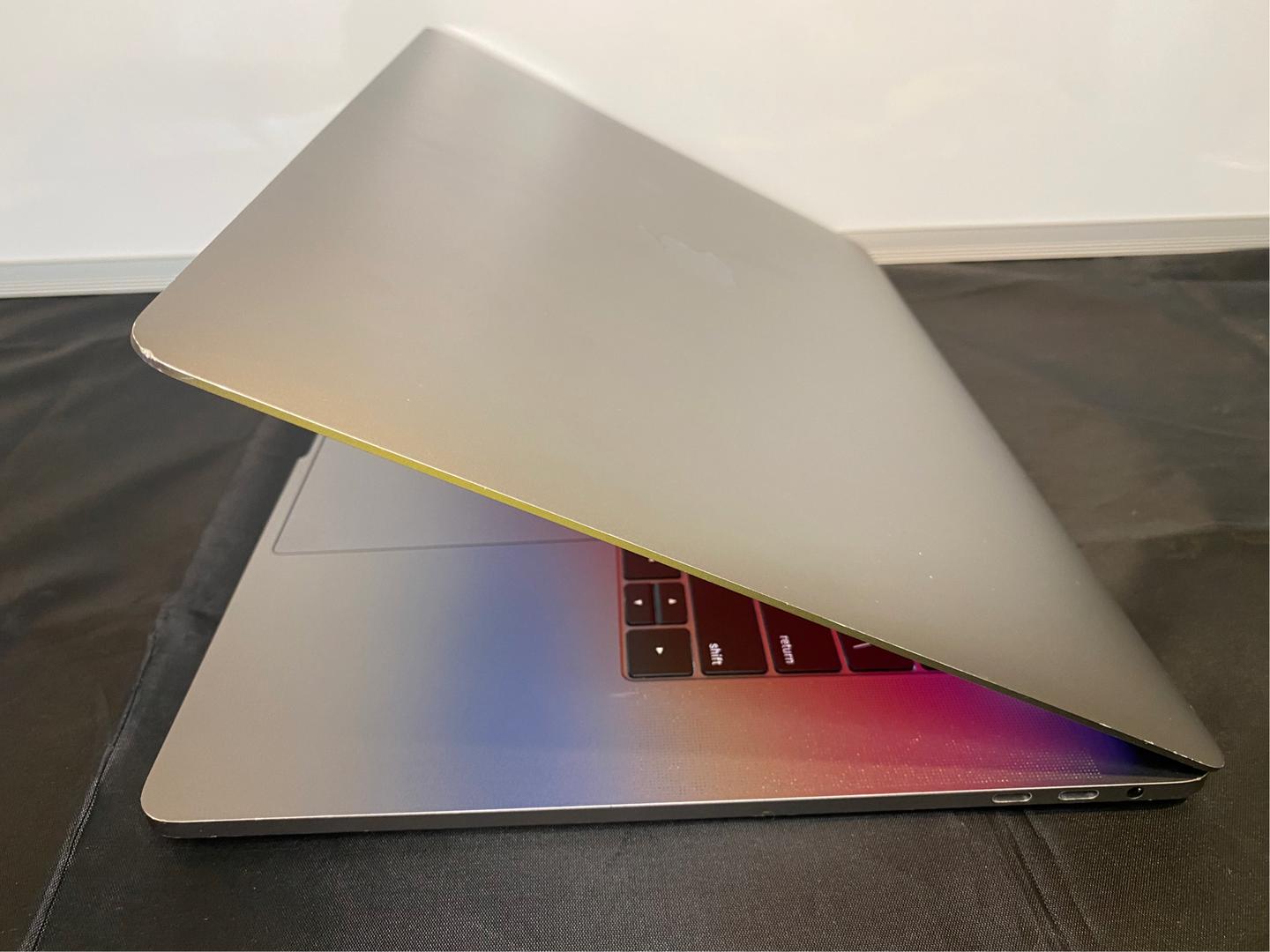 MacBook Pro 2018 (With Touch Bar) - 15 inch - Guide, Specs, Prices