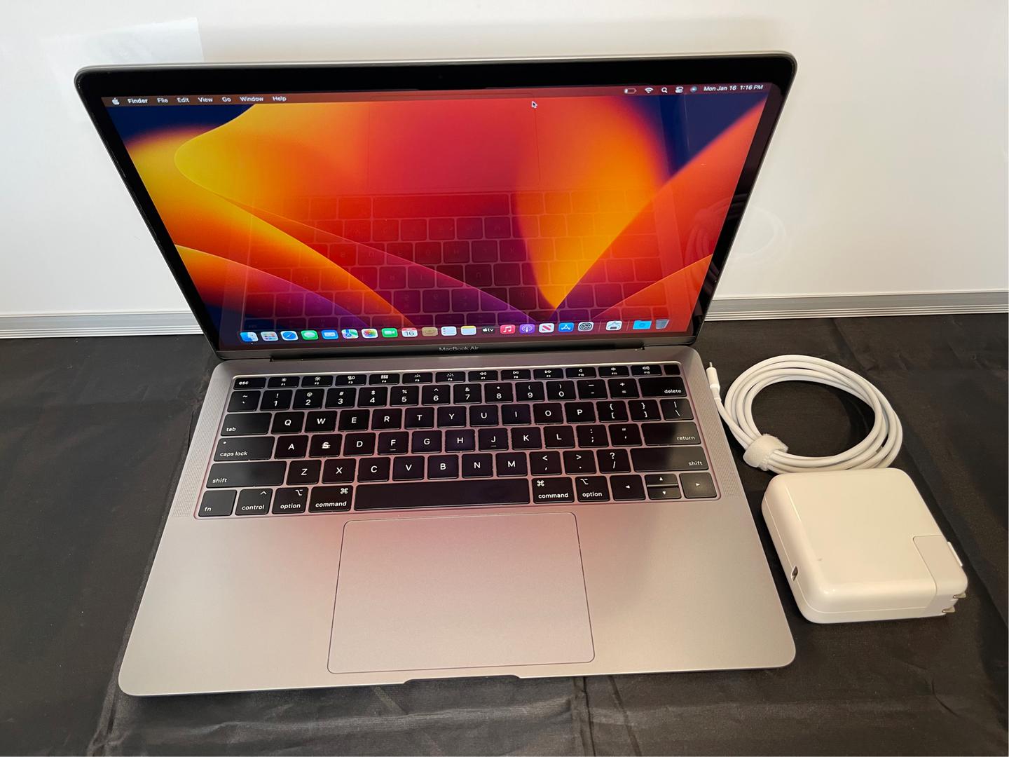 MacBook Air 2018 - 13", color Gray