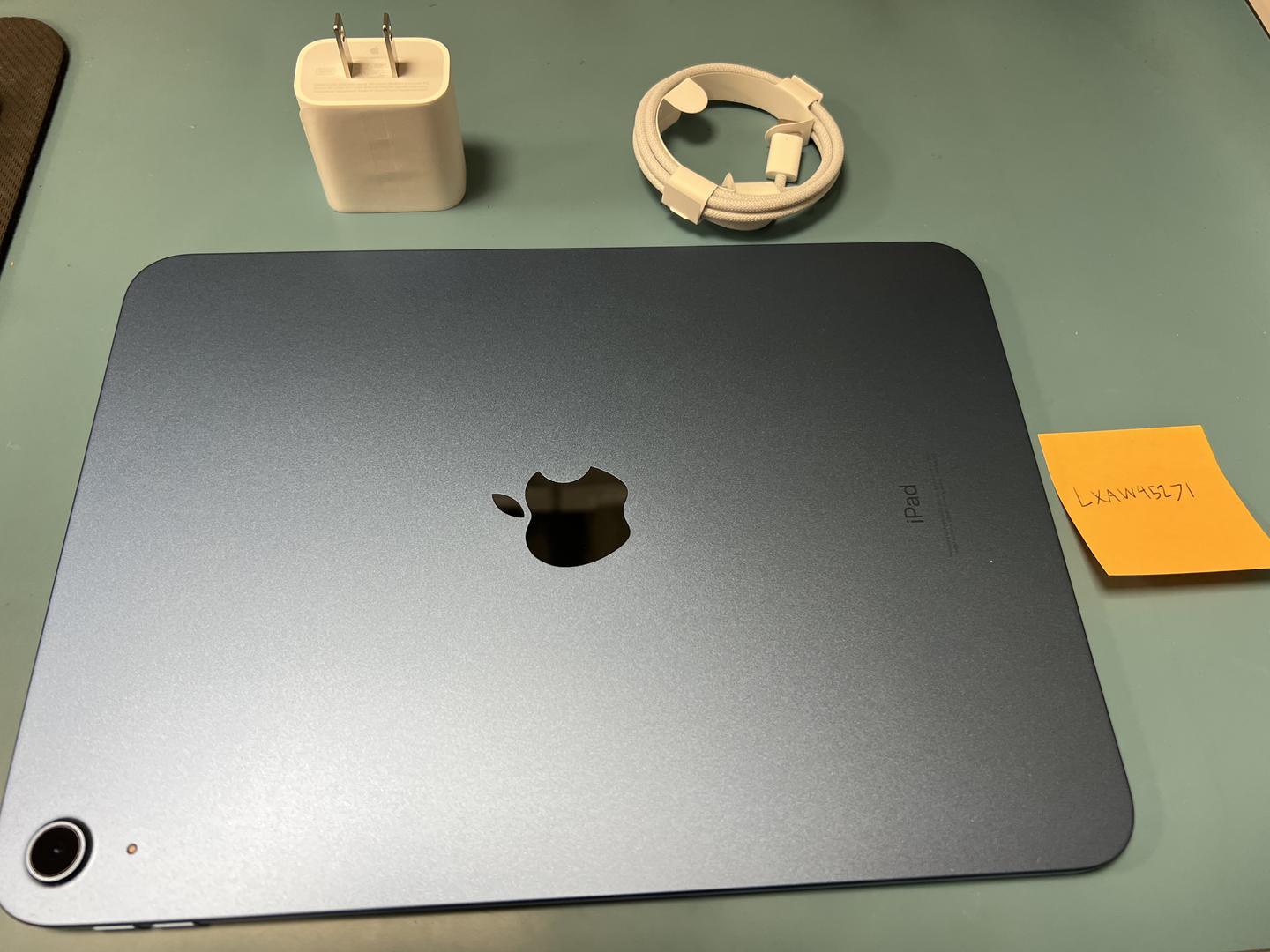 Apple iPad 10th Gen, color Blue