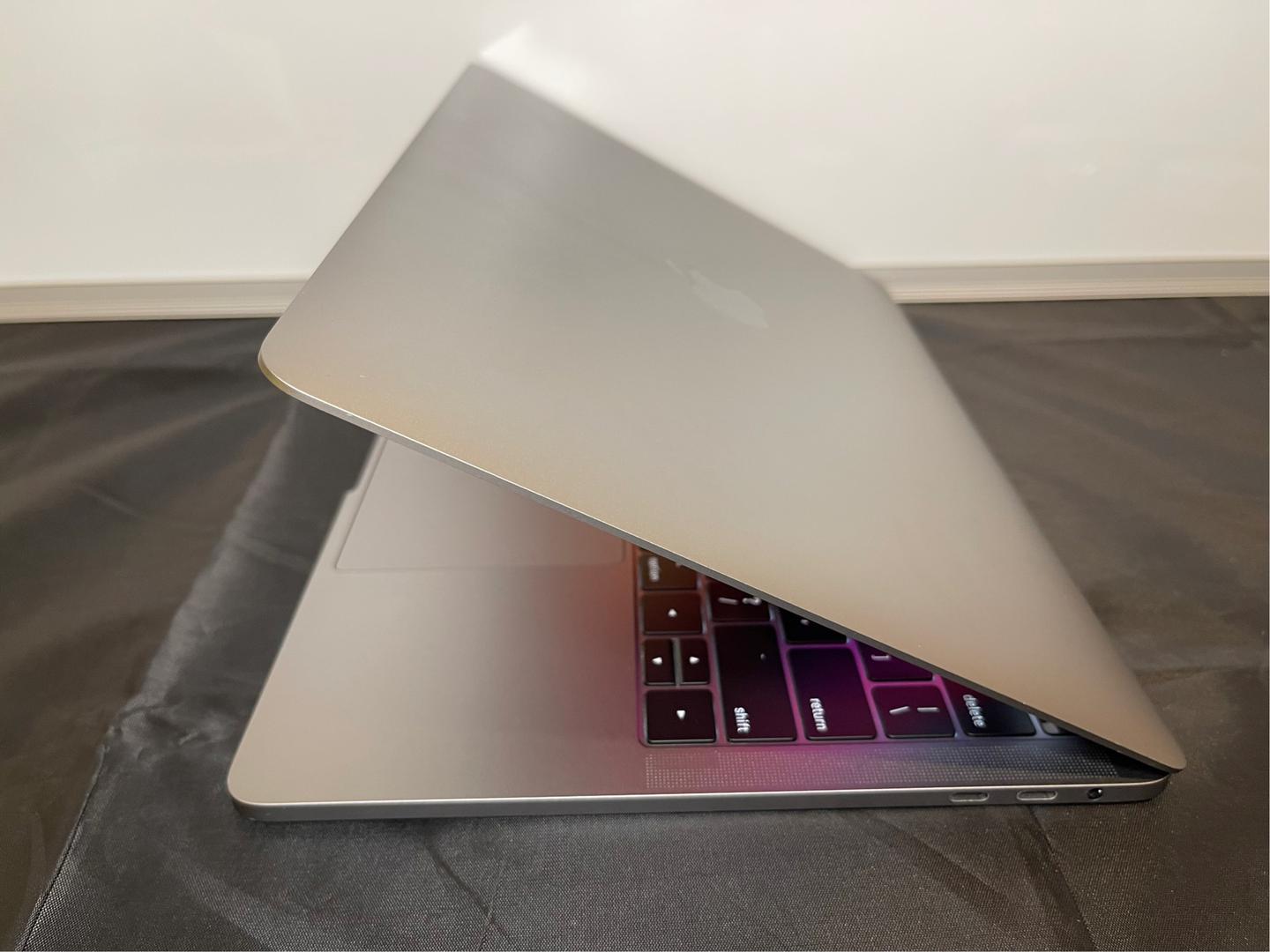 MacBook Pro 2018 (With Touch Bar) - 13", color Gray