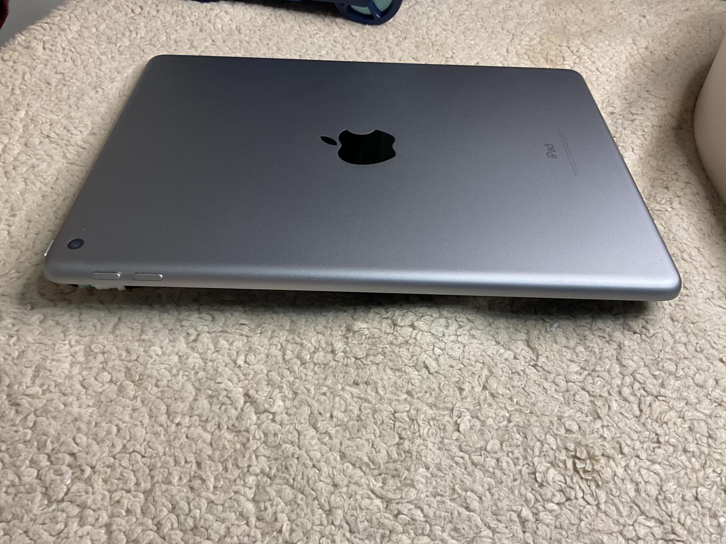 Apple iPad 6th Gen, color Gray