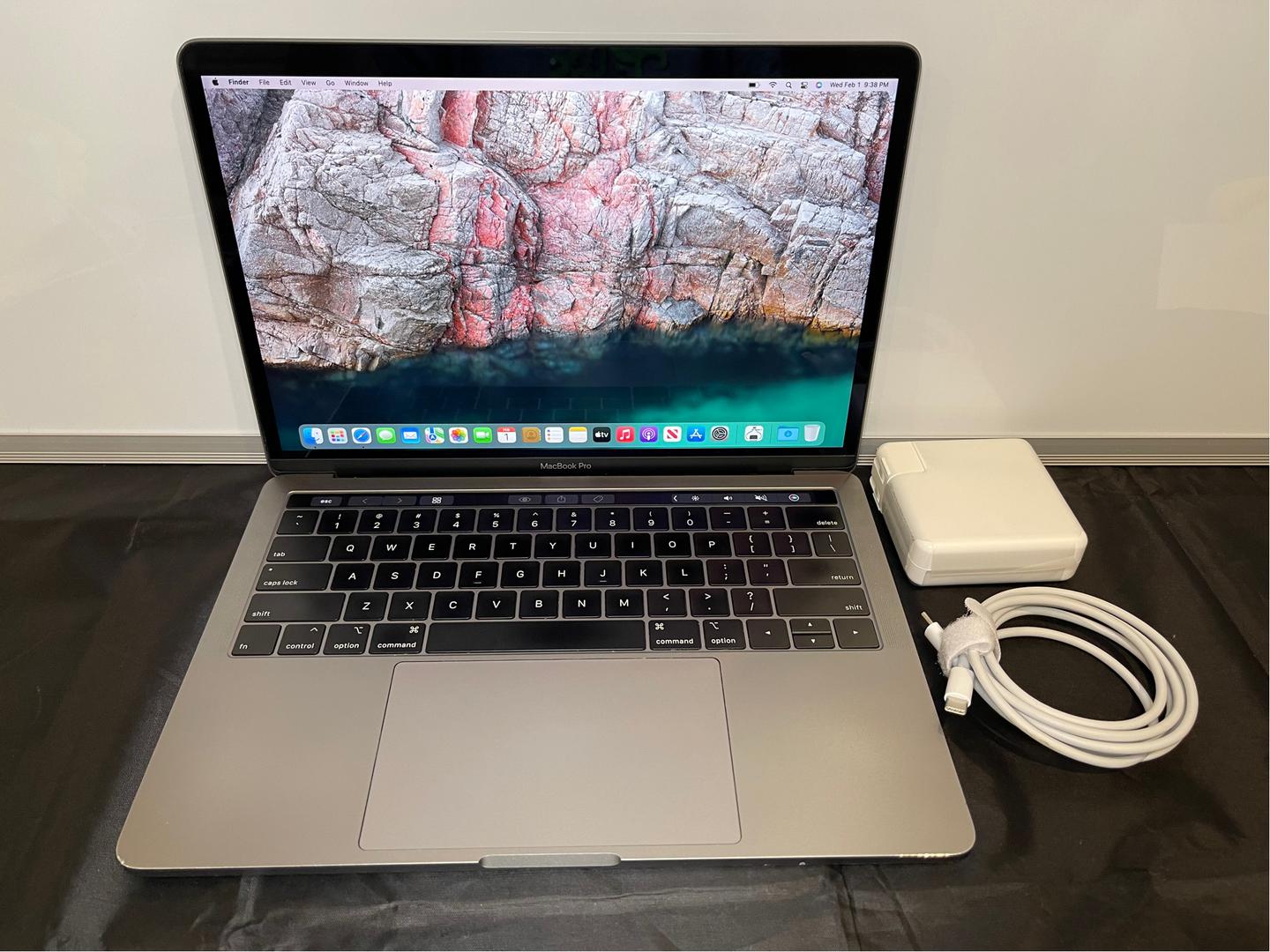 MacBook Pro 2019 - 13", color Gray