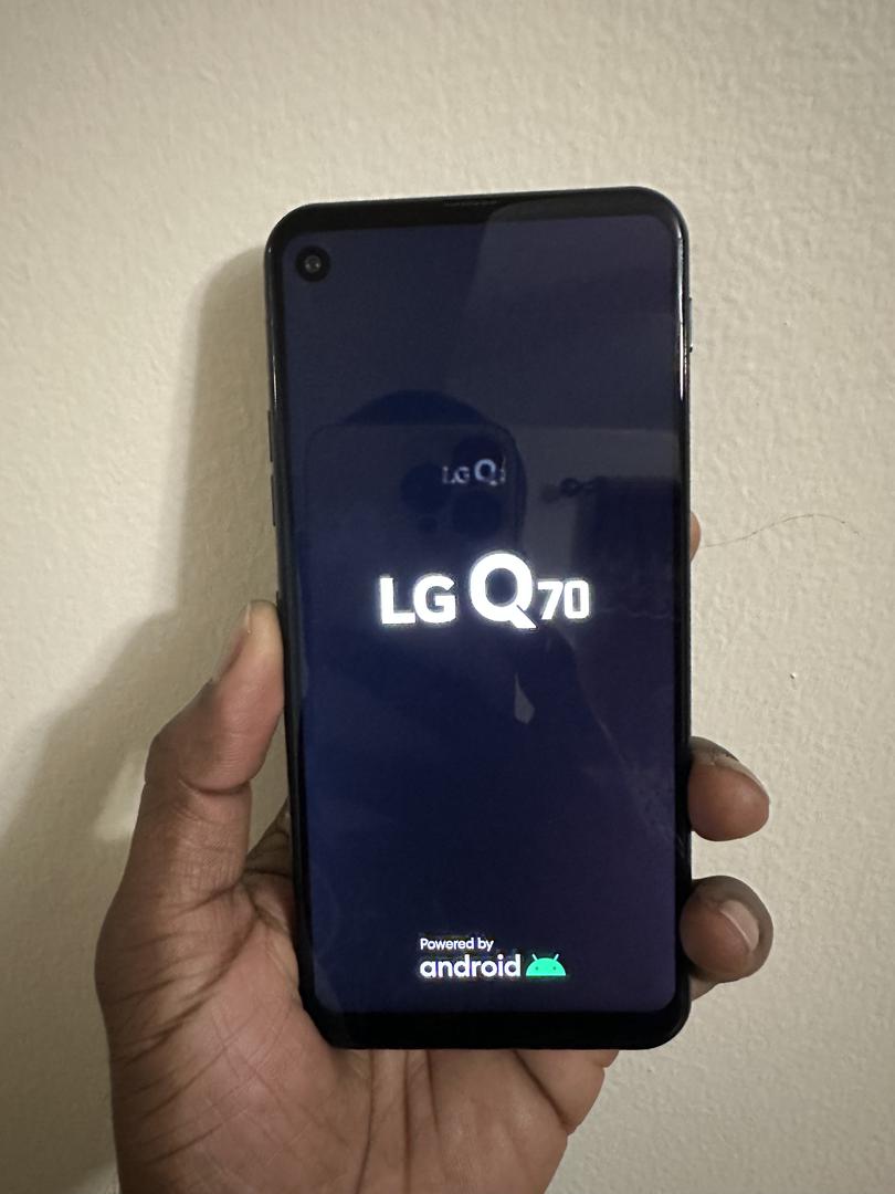 LG Q70, color Black