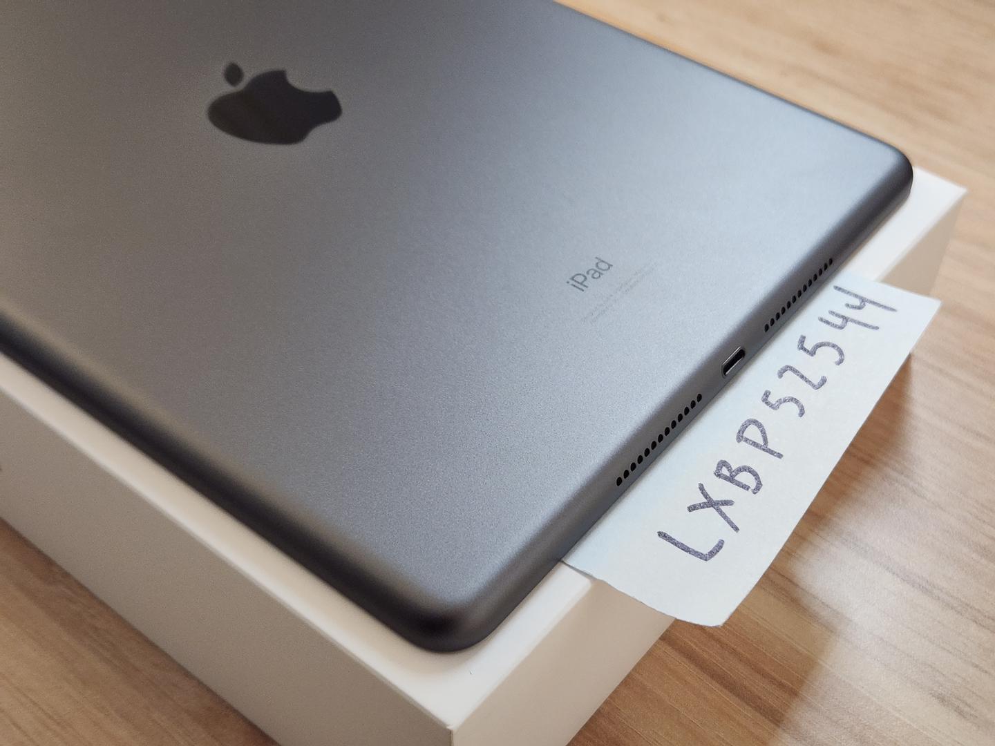 Apple iPad 8th Gen, color Gray