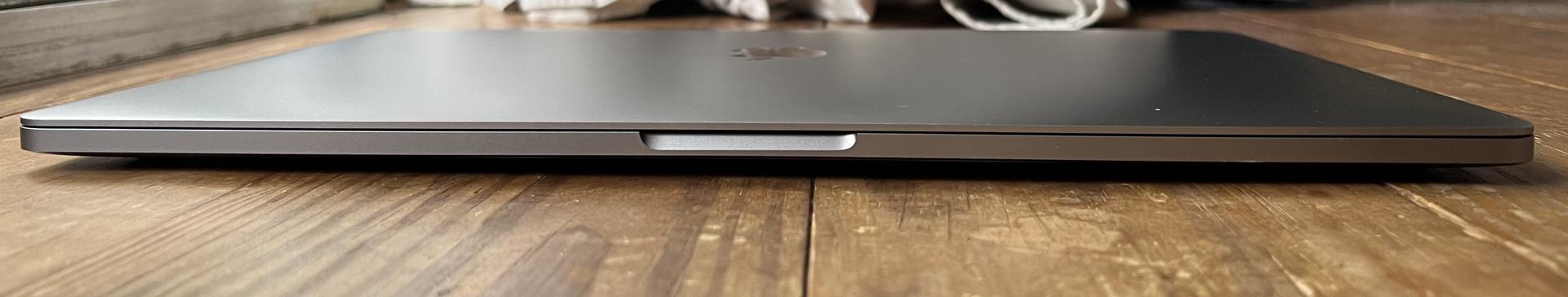 MacBook Pro 2018 (With Touch Bar) - 15", color Gray