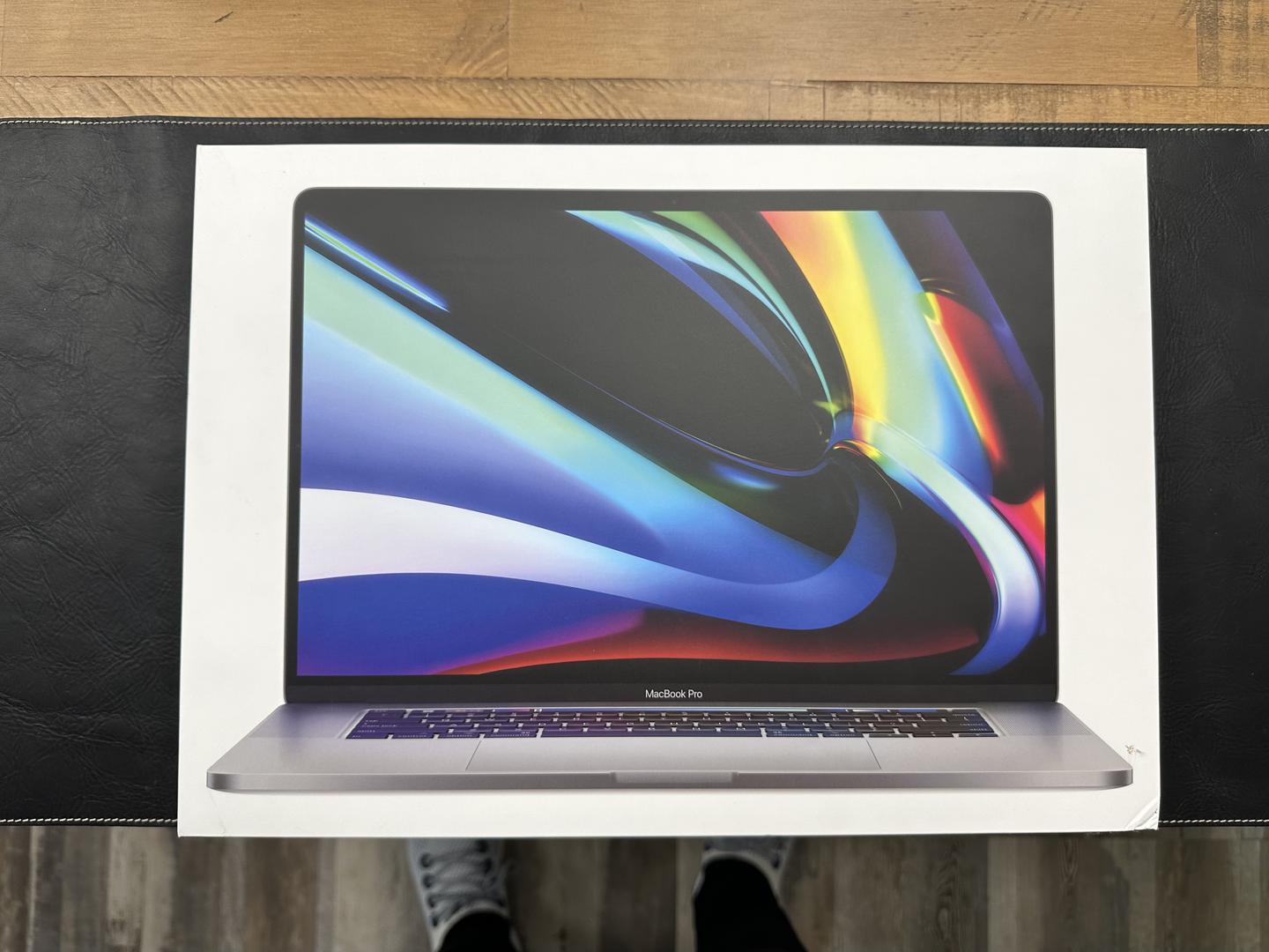 MacBook Pro 2019 - 16", color Gray