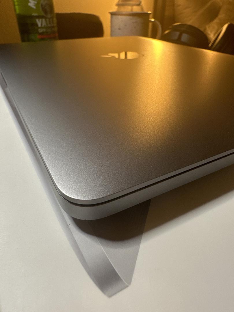 MacBook Pro 2020 - 13", color Gray