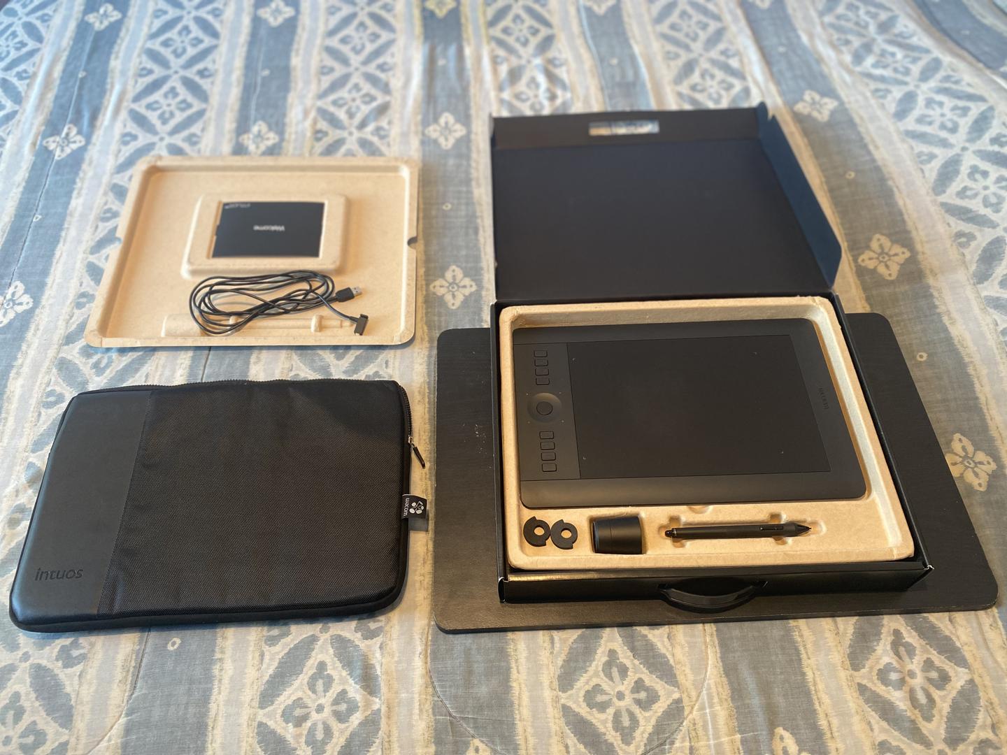 Wacom Intuos Pro, color