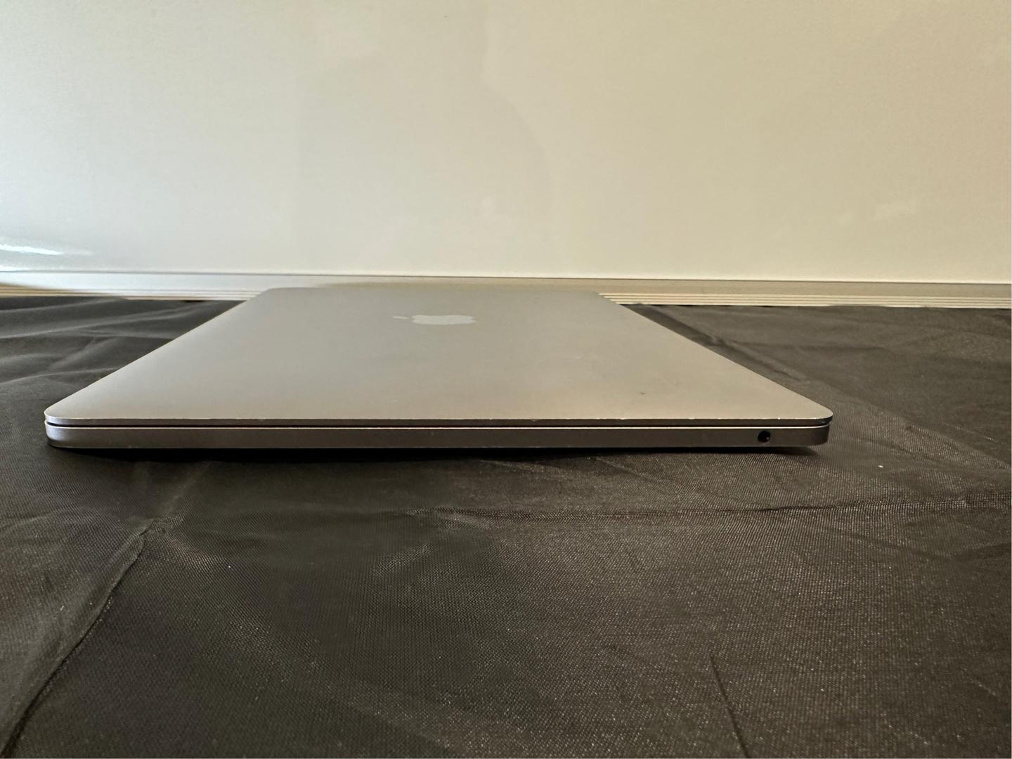MacBook Pro 2017 (No Touch Bar) - 13 inch - Product Guide, Specs