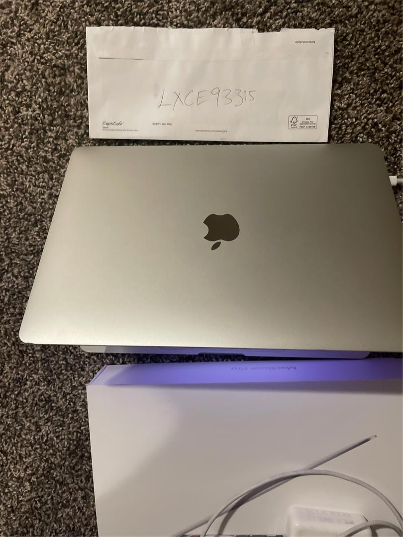MacBook Pro 2020 - 13", color Silver