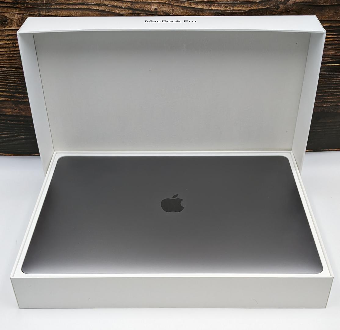 MacBook Pro 2018 (With Touch Bar) - 15", color Gray