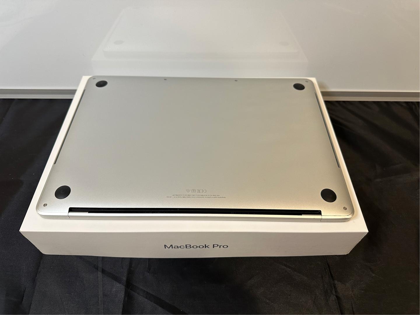 MacBook Pro 2019 - 13", color Silver