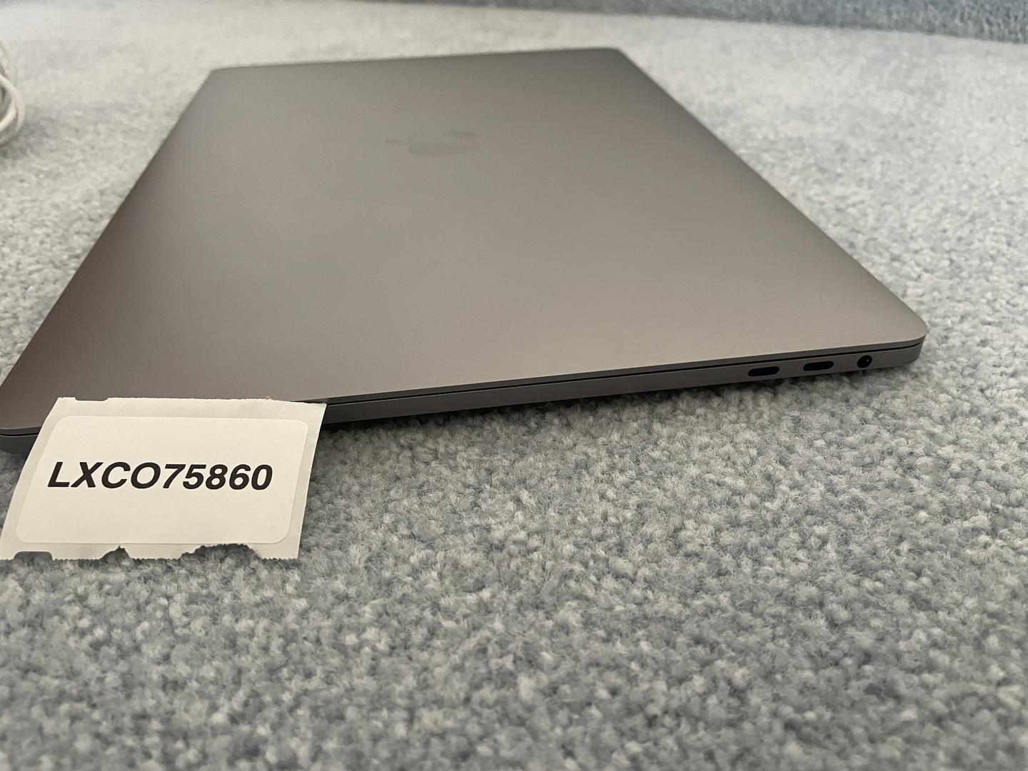 MacBook Pro 2019 - 15", color Gray