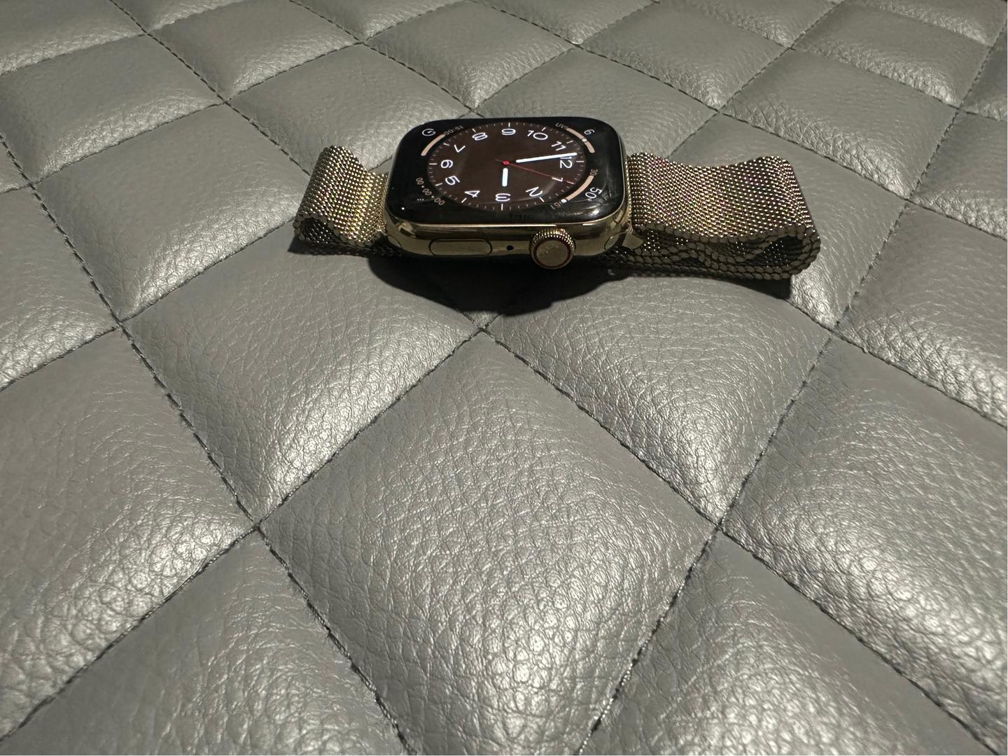 Apple Watch Series 8 45mm, color Gold