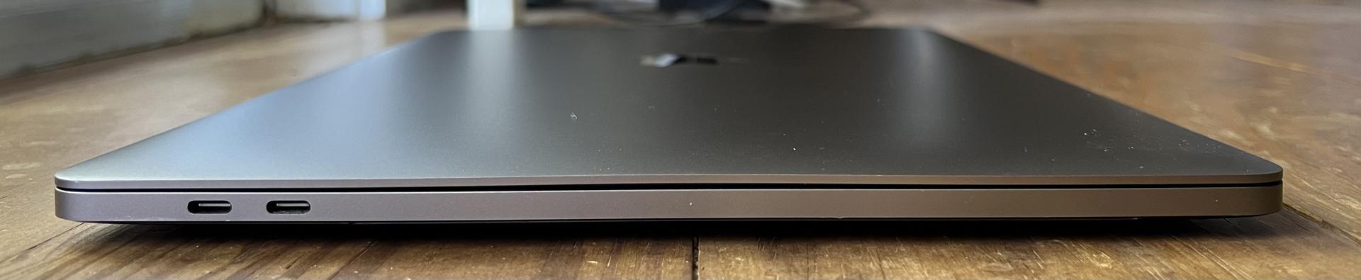 MacBook Pro 2019 - 15", color Gray