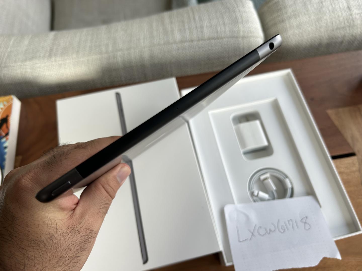 Apple iPad 9th Gen, color Gray