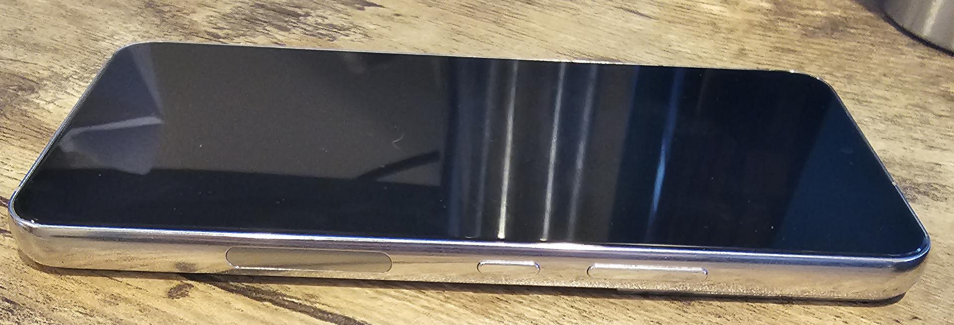 Samsung Galaxy S22, color White