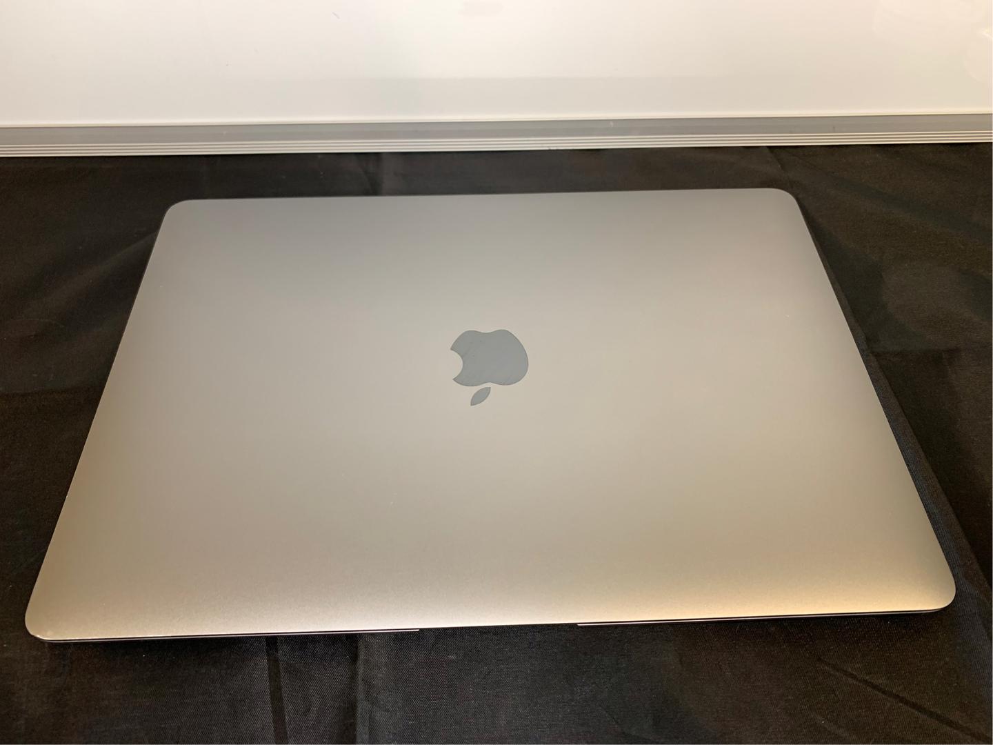MacBook Air 2019 - 13", color Gray