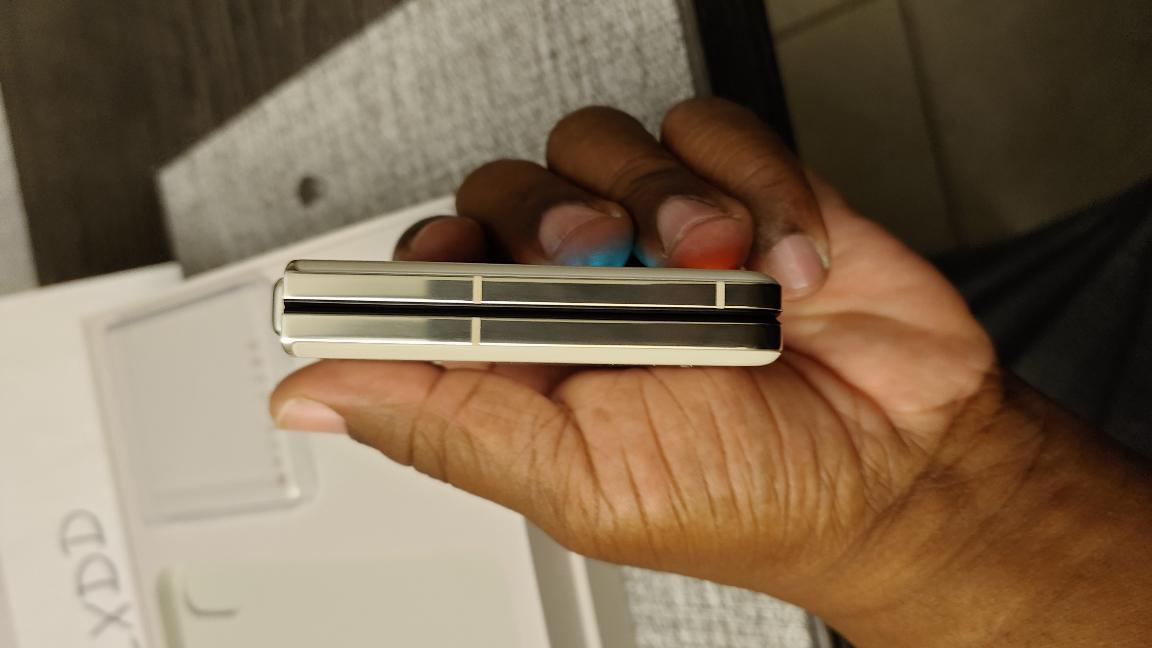 Oppo Find N2 Flip, color Gold