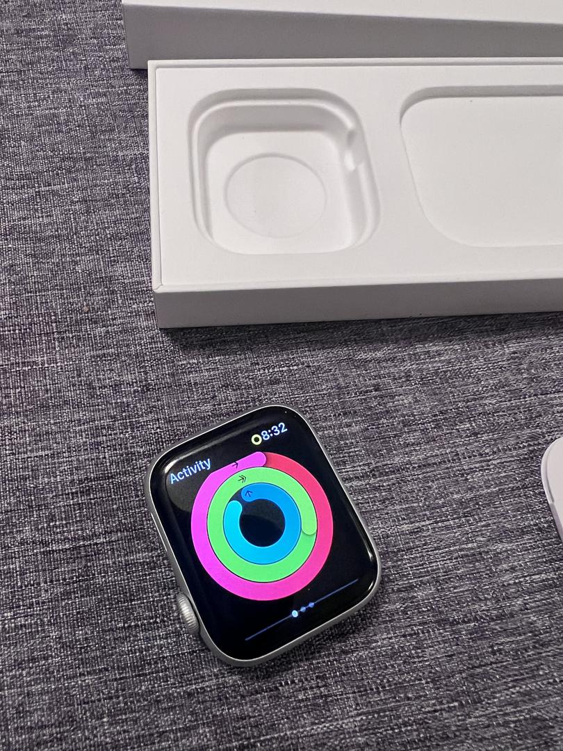 Apple Watch SE 2nd Gen 44mm, color Silver