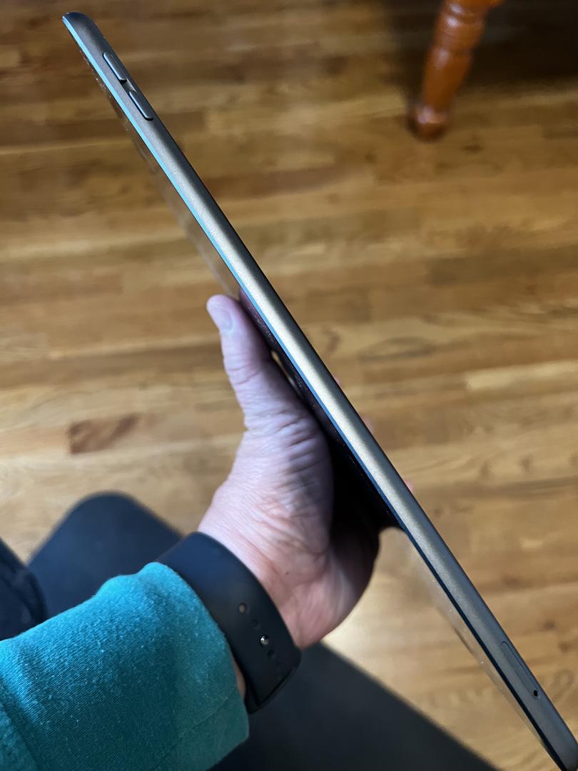 Apple iPad 7th Gen, color Gray