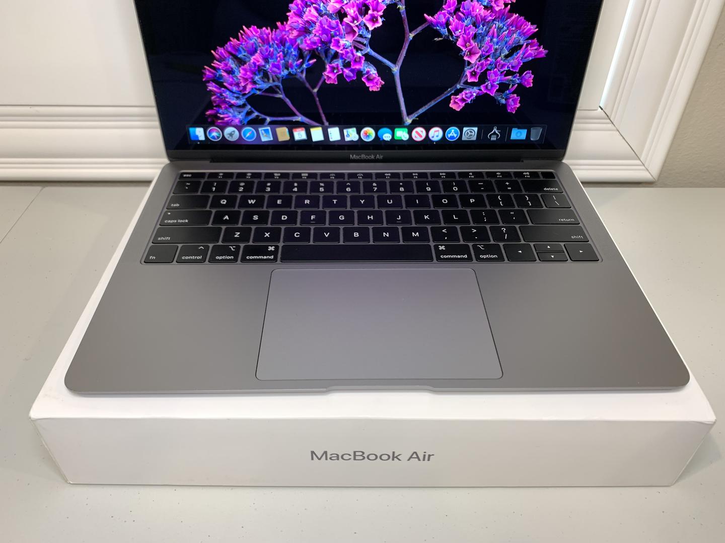 MacBook Air 2018 - 13", color Gray