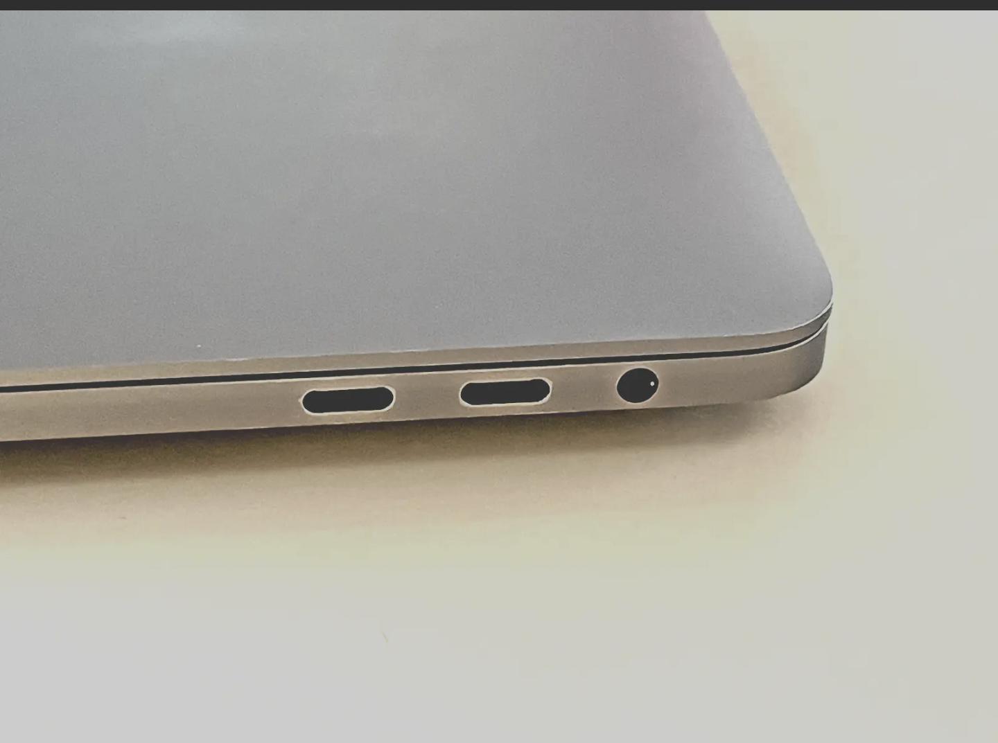 MacBook Pro 2018 (With Touch Bar) - 15", color Silver