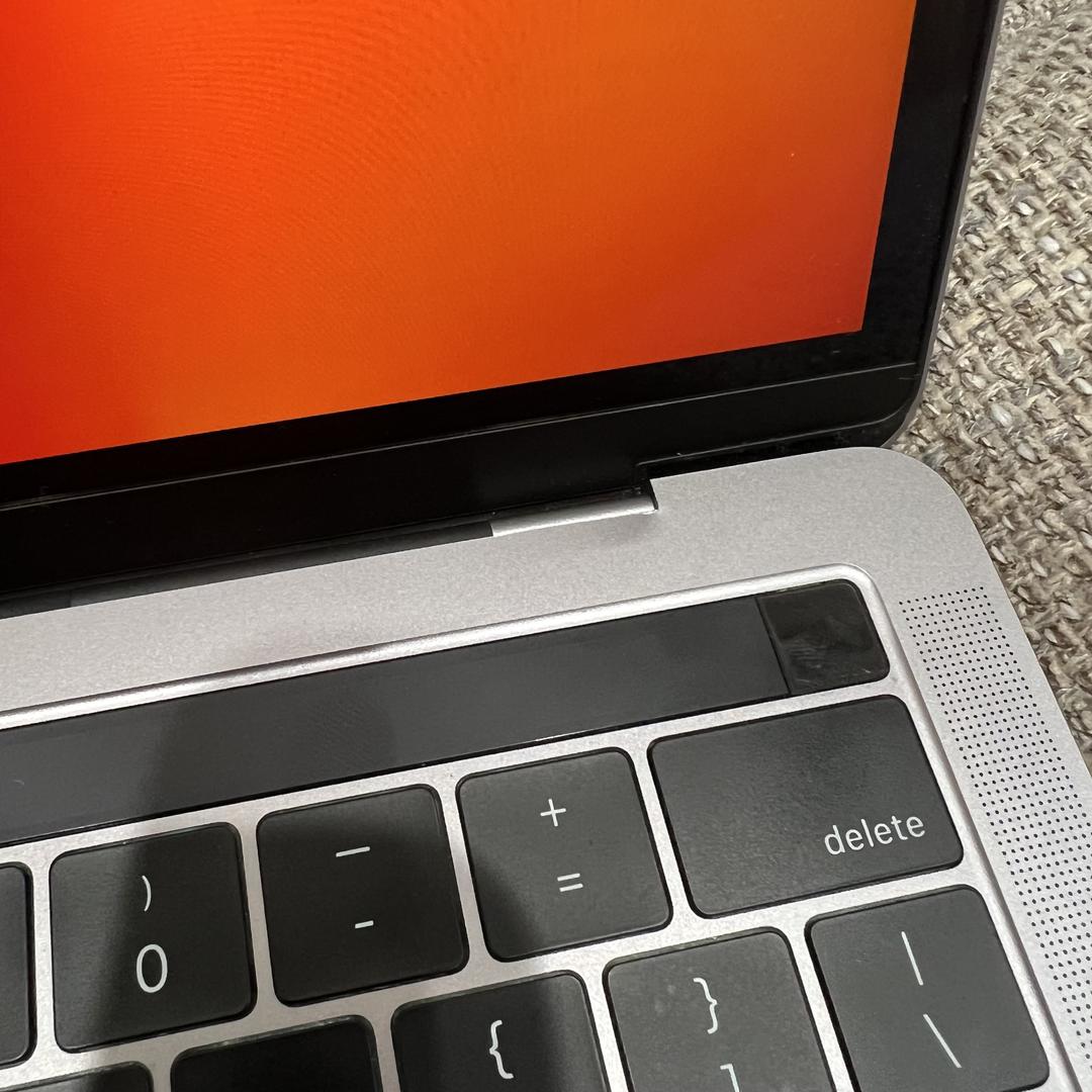 MacBook Pro 2019 - 13", color Gray