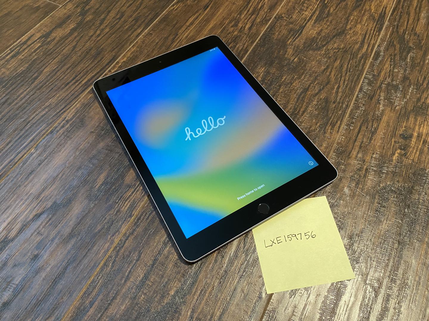 Apple iPad 5th Gen, color Silver