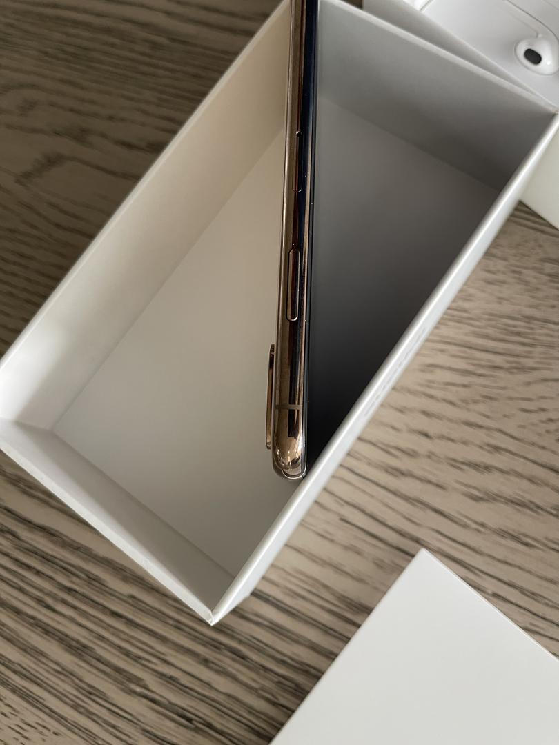 Apple iPhone Xs, color Gold
