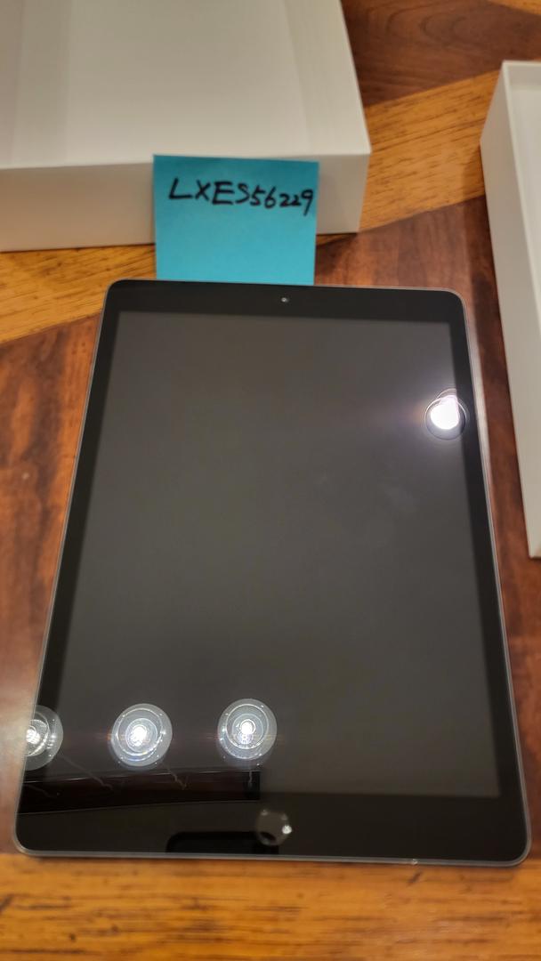 Apple iPad 8th Gen, color Gray