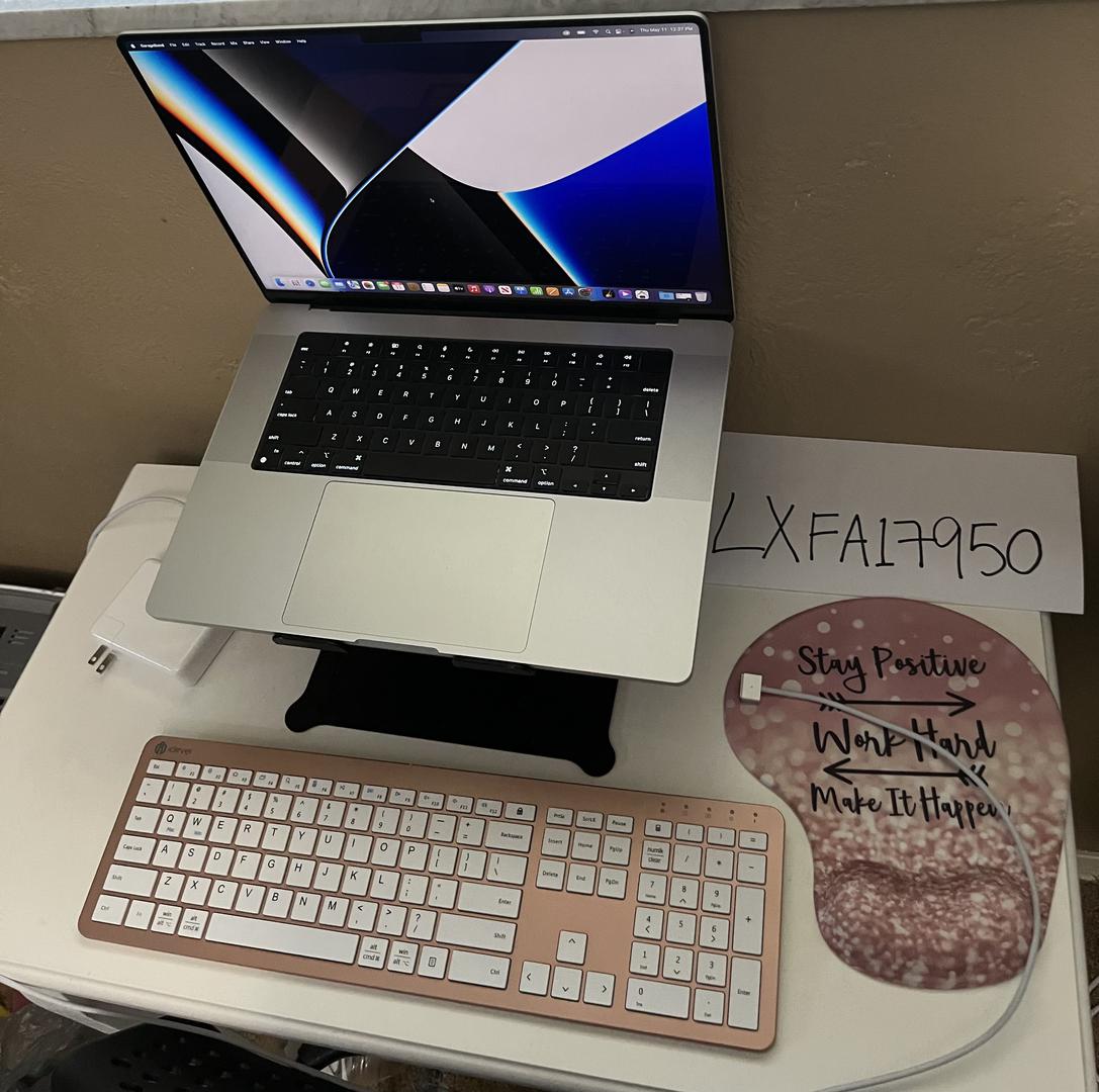 MacBook Pro 2021 - 16", color Silver